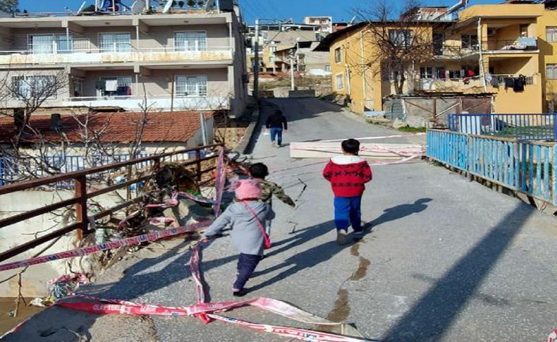 Çökme riski bulunan köprünün onarılmasını istediler