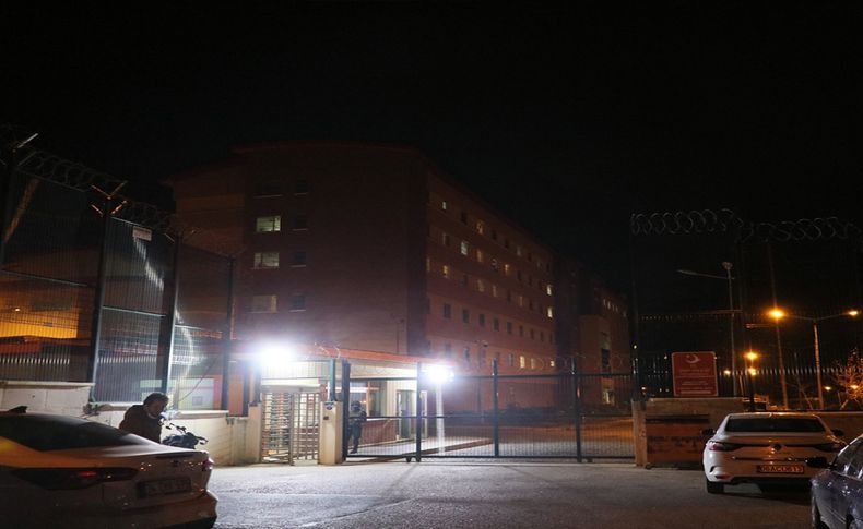 İzmir'deki geri gönderme merkezinde yangın paniği