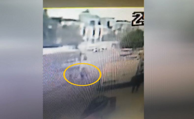 İzmir'de çocuğun hareket halindeki otobüse çarpması kamerada