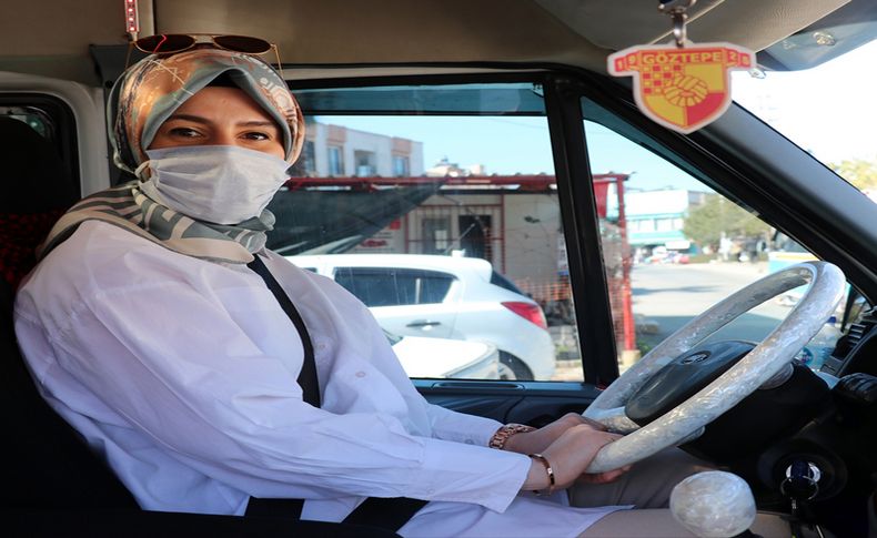 İzmir'de dolmuş şoförlüğüne başlayan genç kız babasını gururlandırdı