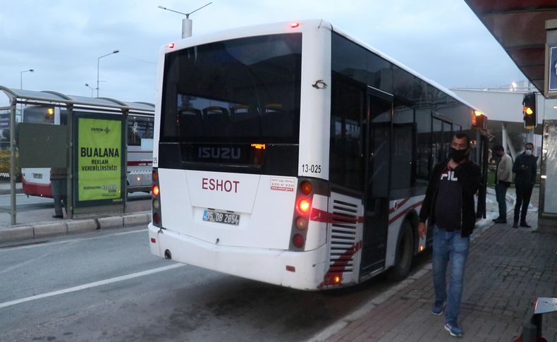 İzmir'de dehşet! Hem HES kodu göstermedi hem uyaran yolcuyu bıçakladı