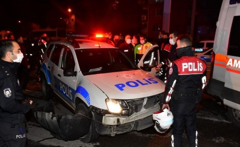 İzmir'de iki ilçedeki trafik kazalarında 2'si polis 4 kişi yaralandı