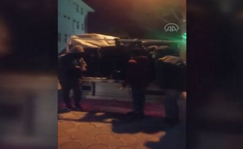 İzmir'de kamyonette 25 düzensiz göçmen yakalandı