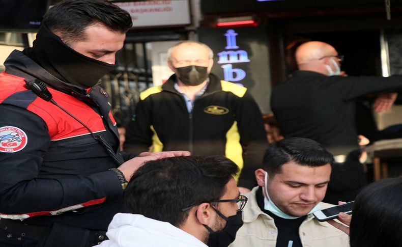 İzmir'de polisler kafe ve restoranları denetledi!