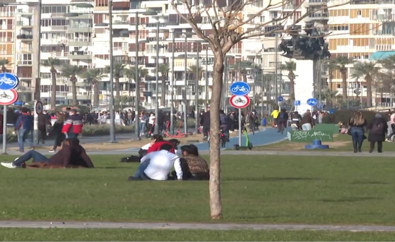 İzmir'de sahilde yoğunluk gözlendi