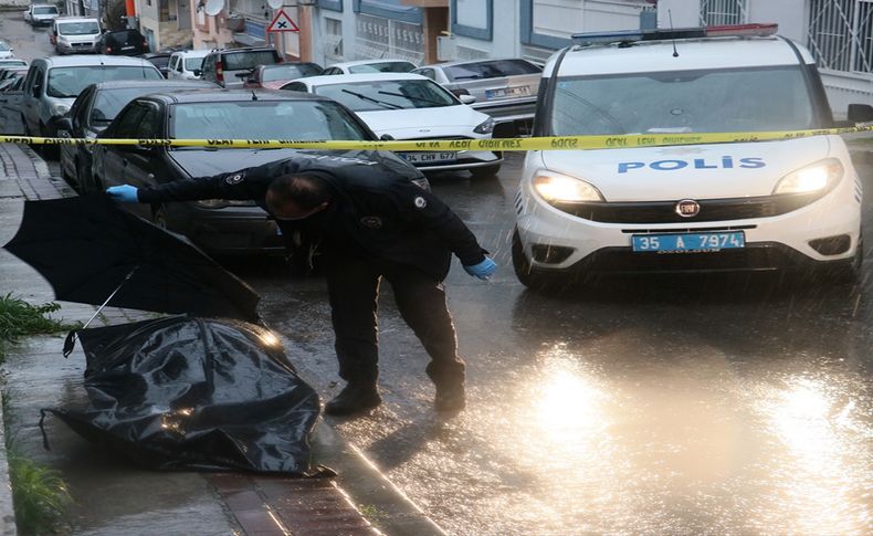 İzmir'de sokakta fenalaşan kişi, hayatını kaybetti