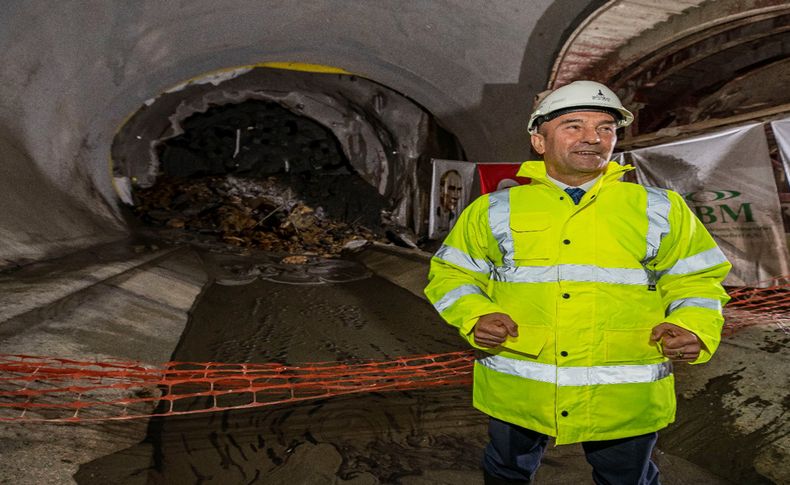 Narlıdere metrosunda ilk tünel tamam! Soyer'den övgü: Muazzam bir başarı hikayesi
