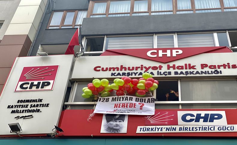'128 milyar dolar nerede?' afişi asamayan CHP Karşıyaka çareyi uçurmakta buldu