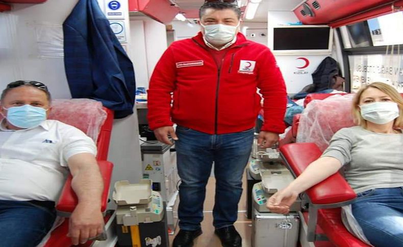 AK Parti Karşıyaka'dan rekor kan bağışı