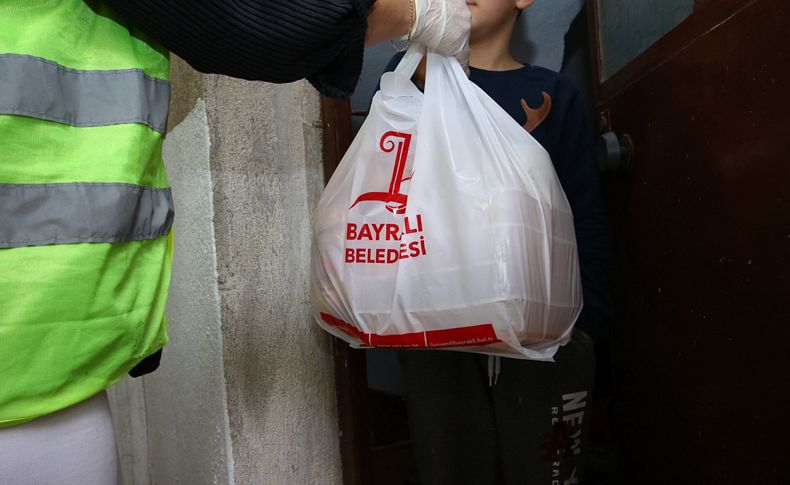 Bayraklı Belediyesinden 10 bin kişilik iftar paketi