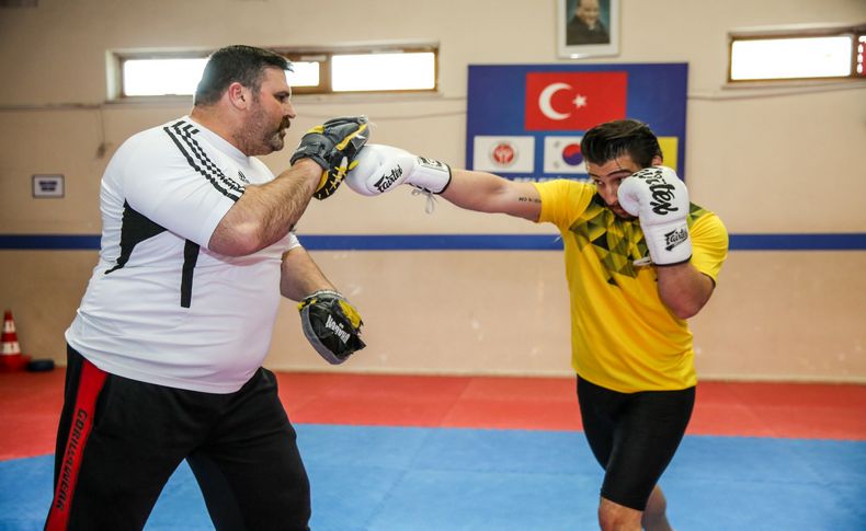 Buca’nın yıldızları Kick Boks Avrupa Kupası yolcusu