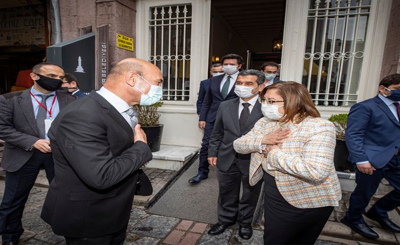 Fatma Şahin, Tunç Soyer'i ziyaret etti! Başkanlardan iş birliği mesajları