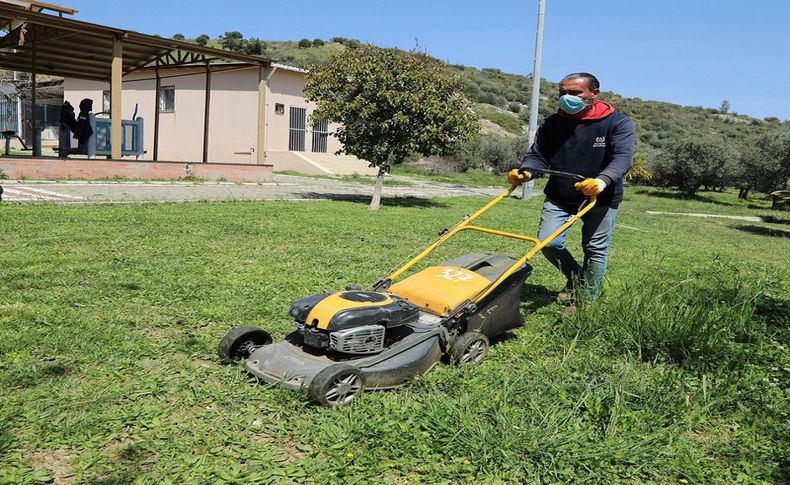 Gaziemir’in parklarında bahar hazırlığı