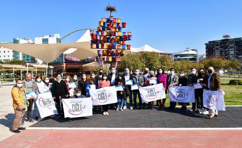 Gümrükçü AIESEC’li gençlere evini açan ailelerle buluştu