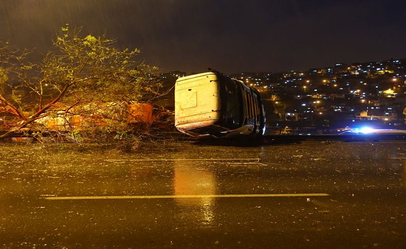 İzmir'de beton mikseri devrildi