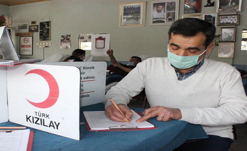 İzmir'de kahvehanede 15'inci kan bağışı buluşması