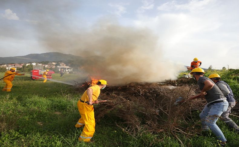 İzmir'de orman yangınıyla mücadele için gönüllülere eğitim