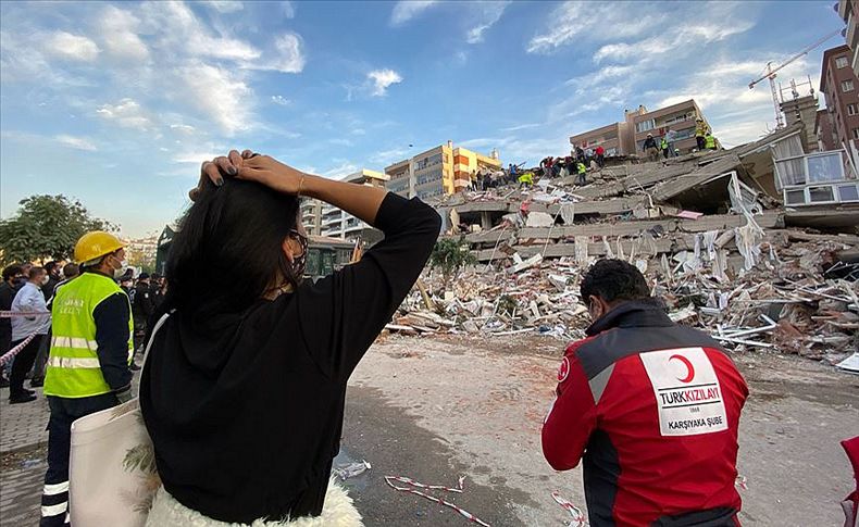 İzmir depreminde hasar gören evlerin acilen terk etmesi istendi