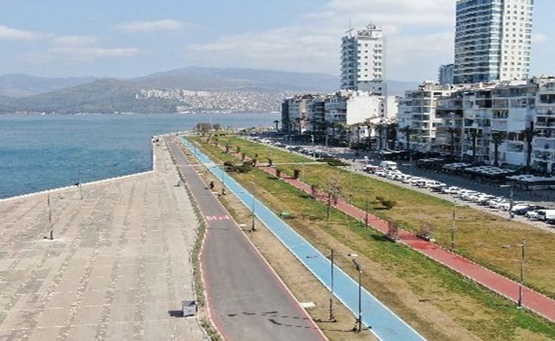 Kırmızıya dönen İzmir'de cumartesi günü yine sokaklar boşaldı