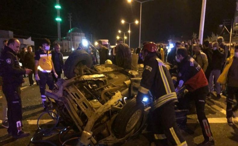 Manisa'da iki otomobil çarpıştı: 2 ölü, 4 yaralı