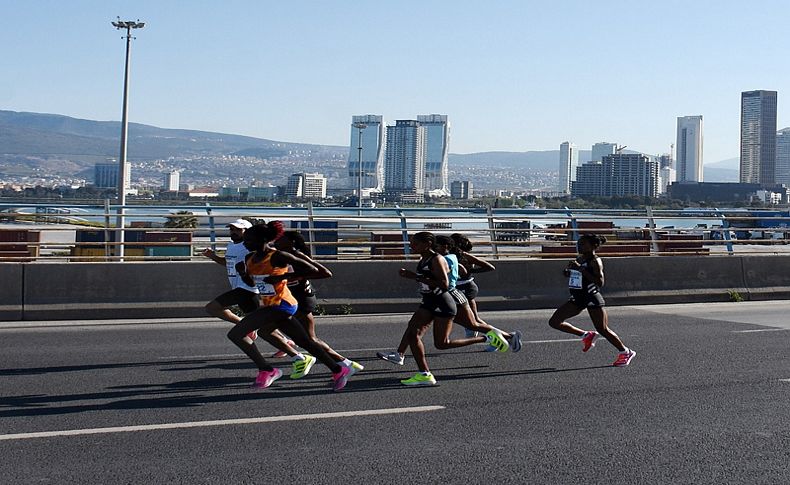 Maratonİzmir tarihe geçti