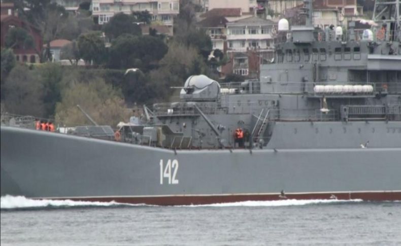 Rus savaş gemisi İstanbul Boğazı'ndan geçti!