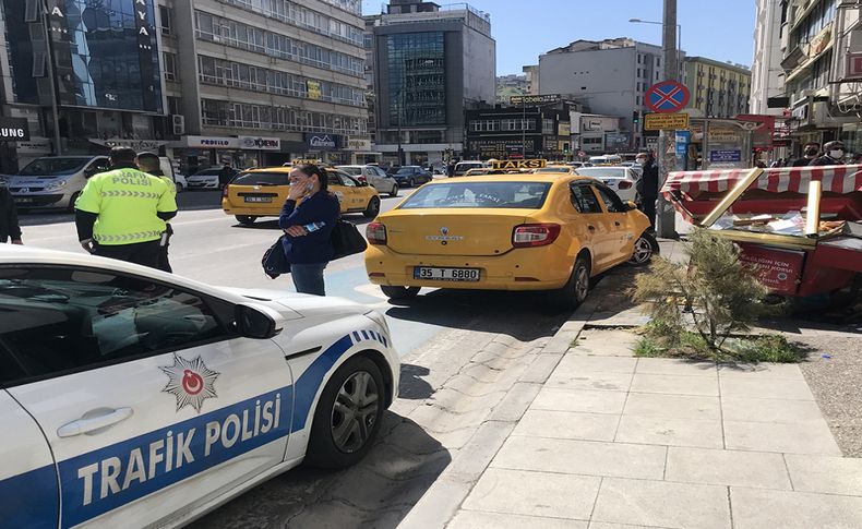 Taksici simit tezgahına çarptı: 1 yaralı