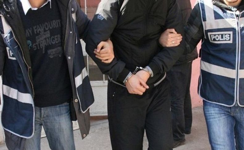 Tire'de pazarda yankesicilik yaptığı öne sürülen 2 kişi tutuklandı