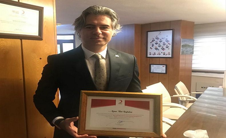 Türk Kızılay İzmir Şubesine başarı ödülü