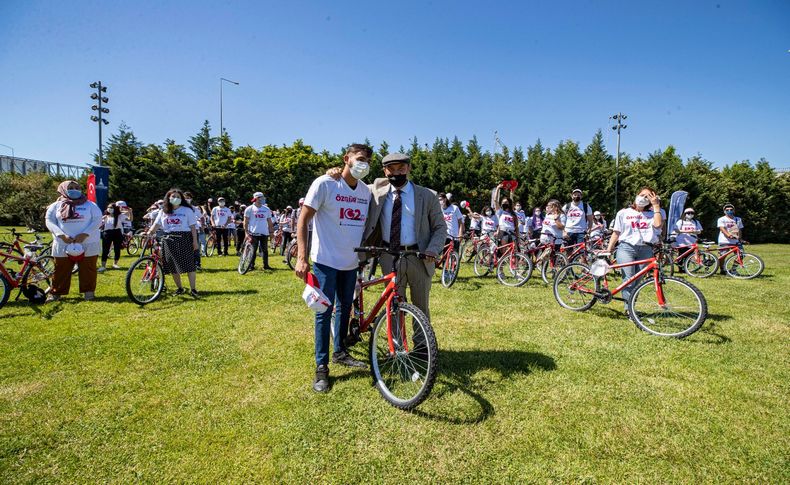 19 Mayıs'ın 102. yıl dönümünde gönüllü gençlere 102 bisiklet