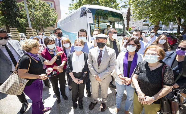 Soyer erkek şiddetine uğrayan Çetinkaya’nın davasına katıldı: Asla yalnız yürümeyeceksin