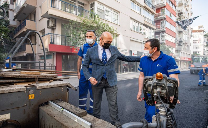 Başkan Soyer, Talatpaşa Bulvarı’ndaki asfalt çalışmalarını inceledi