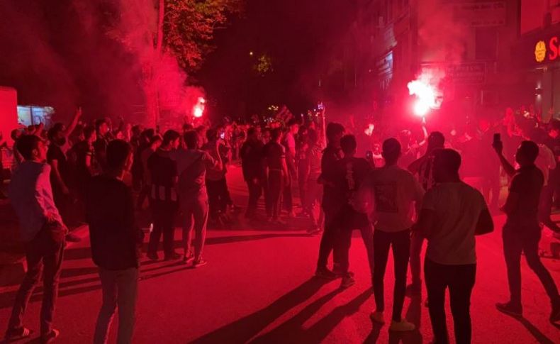 Beşiktaş taraftarı ve polis arasında arbede: Havaya ateş açıldı