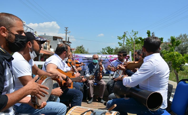 Dikili’de Hıdırellez kutlamasında müzisyenler unutulmadı