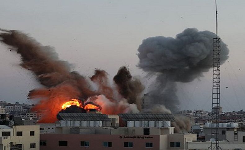 İsrail'den bir saldırı daha: Bakanlık binasını vurdu