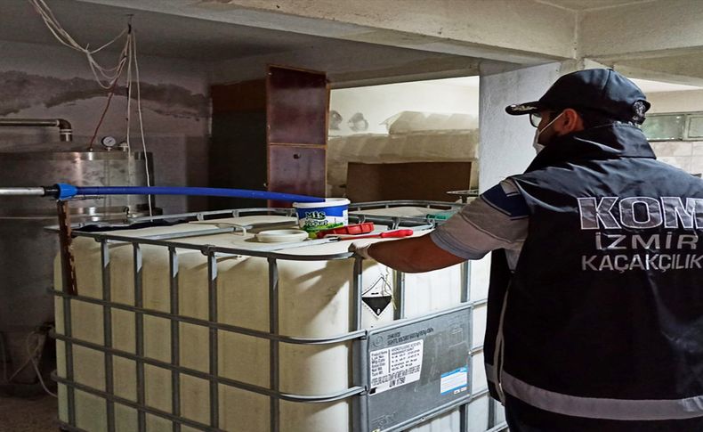 İzmir'de bir depoda 3 bin 500 litre etil alkol ele geçirildi