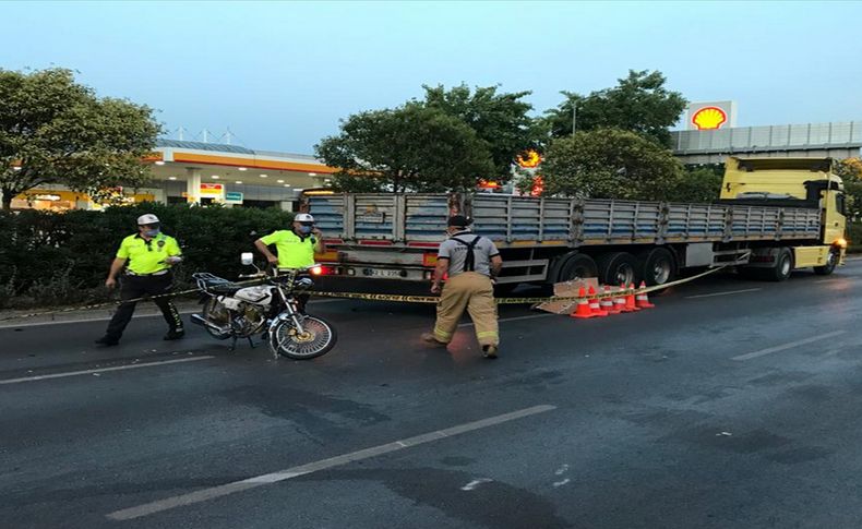İzmir'de feci kaza: Motosiklet sürücüsü olay yerinde can verdi