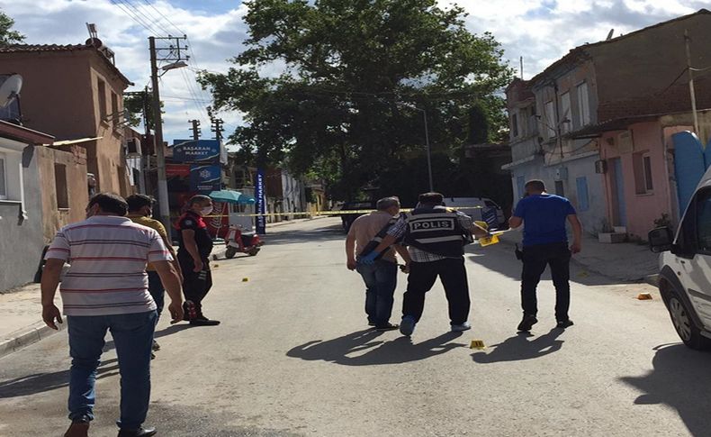 İzmir'de husumetli iki aile arasında silahlı kavgada kan aktı