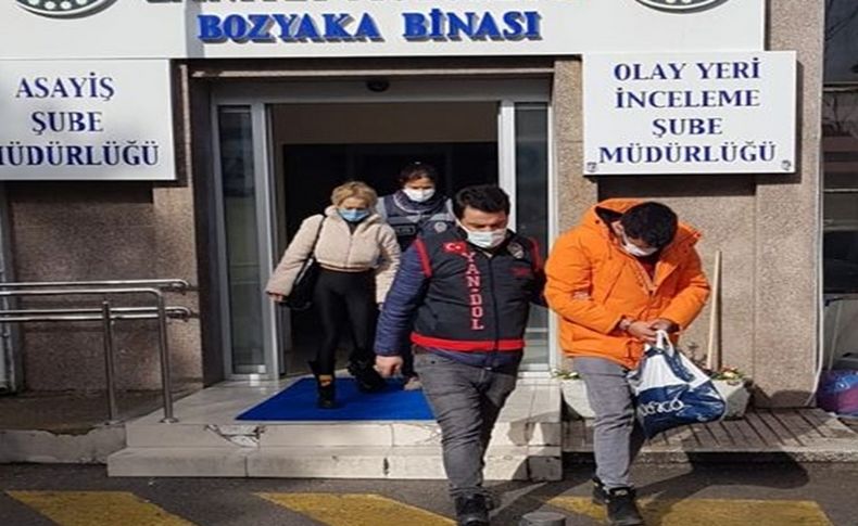 İzmir'de internetten teknoloji ürünleri satan kişileri dolandıran 2 zanlı tutuklandı
