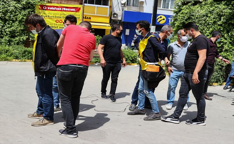 İzmir'de izinsiz gösteri düzenlemek isteyen 20 kişi gözaltına alındı