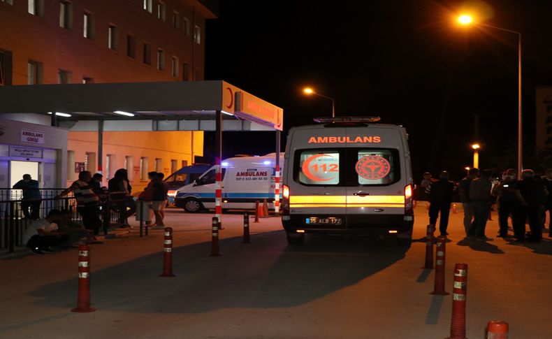 İzmir'de motosiklet, kaldırımdaki yayaya çarptı: 1 ölü, 2 yaralı