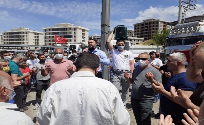 İzmir'de onlarca araçla Filistin'e destek konvoyu