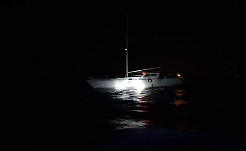 İzmir'de yelkenli teknede 62 sığınmacı yakalandı