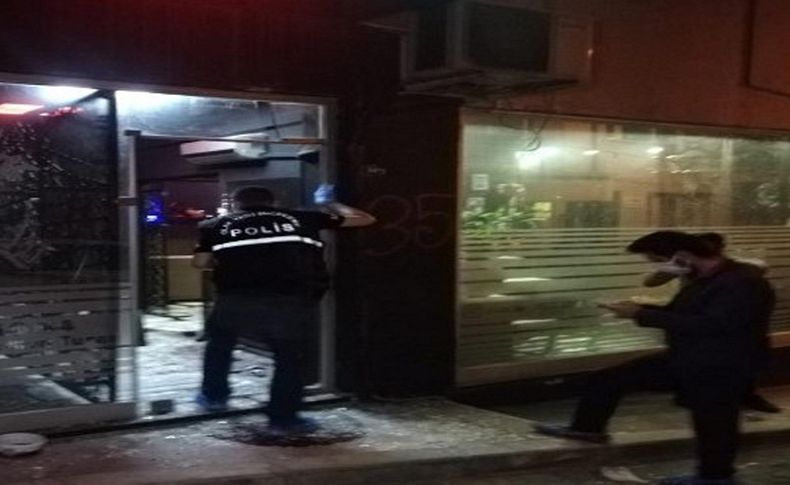 İzmir'deki silahlı kavgada yaralanan 4 kişiden biri hayatını kaybetti