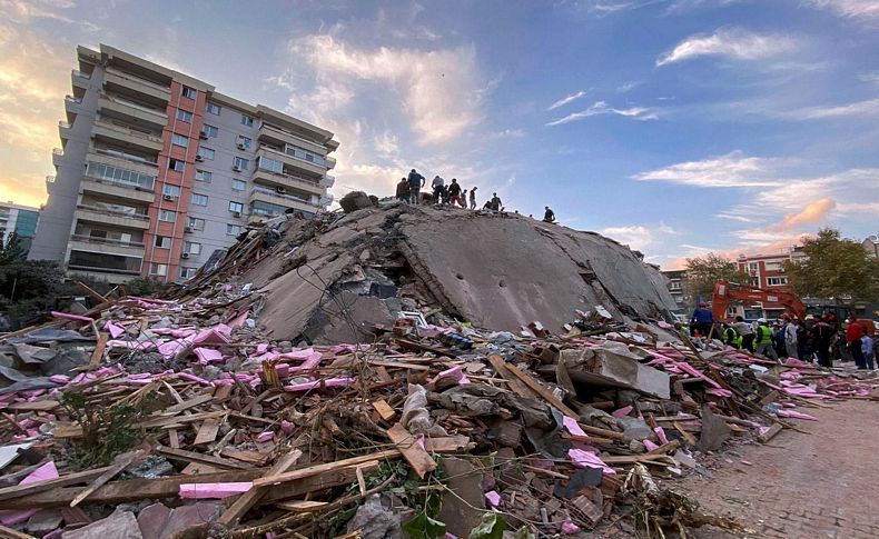 İzmir depreminde evleri hasarlı olduğu için yıkılan aileye güçlendirme kredisi çıktı