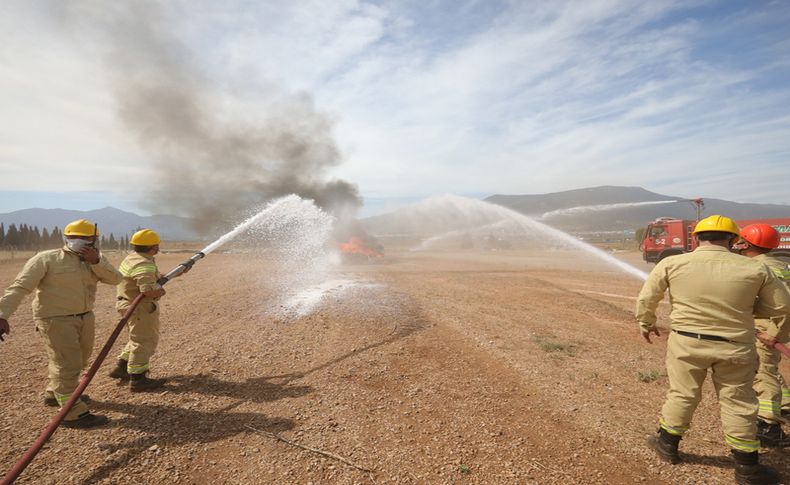 İzmir Orman Bölge Müdürlüğü ekiplerinden yangın tatbikatı