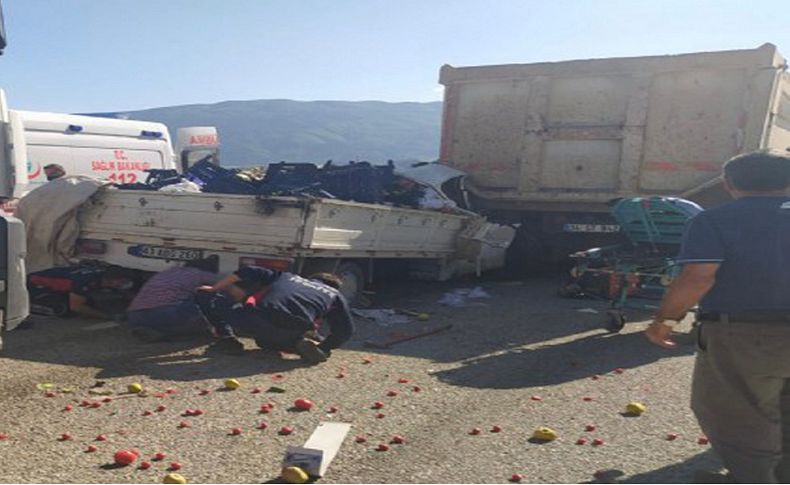 Kamyonet hafriyat kamyonuna çarptı: 1 ölü, 1 yaralı