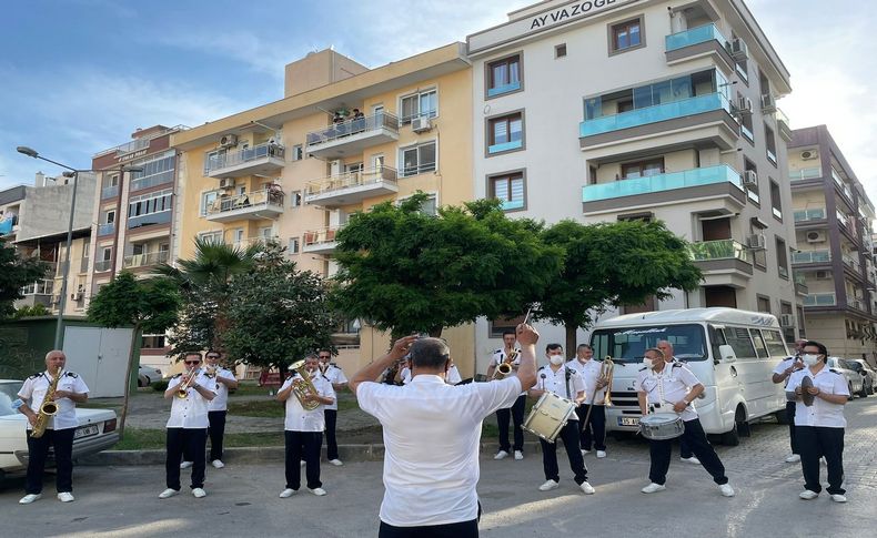Karşıyaka Belediye Bandosu’ndan mahalle konserleri