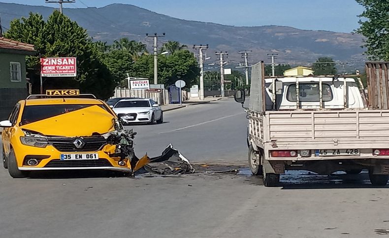 Ödemiş'te trafik kazasında 2 kişi yaralandı
