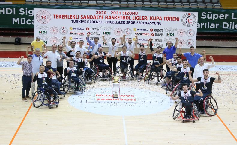 17 yıl sonra kupa yeniden İzmir’e geldi: İzmir’in Aslanları  şampiyon